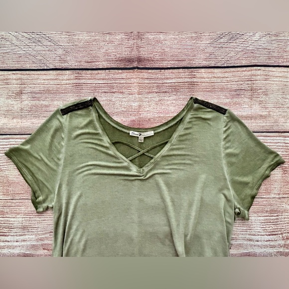 Seven7 • Sage Green Crisscross V-Neck Top, High-Low Hem, Women’s Size Large - Picture 11 of 16